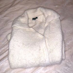 Women’s Fuzzy white sweater